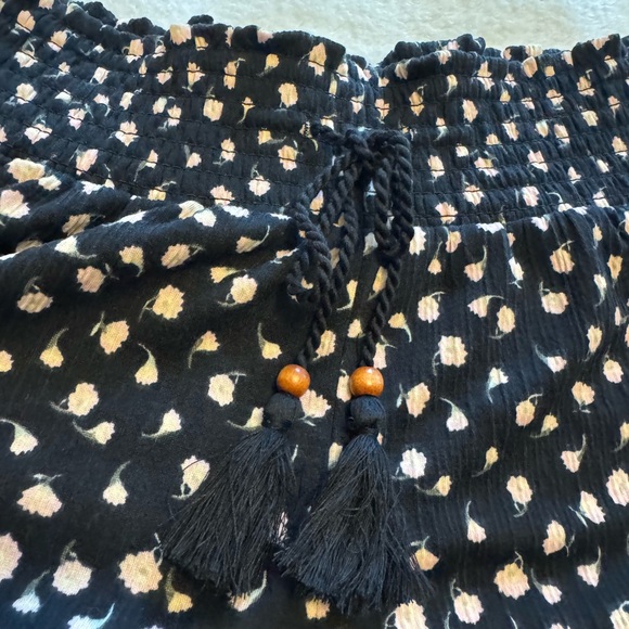 No Boundaries Floral Ruffle Shorts (2 Pair) – Size M and L - Picture 2 of 6